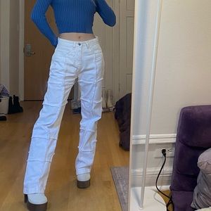 Boohoo- designed jeans in white